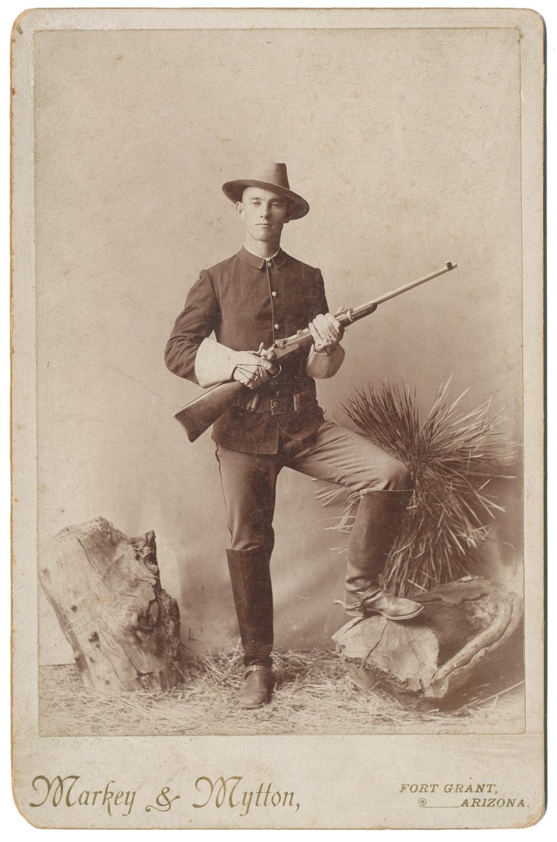 INDIAN WARS ARMED U.S. CAVALRY TROOPER AT FORT GRANT, ARIZONA — Horse