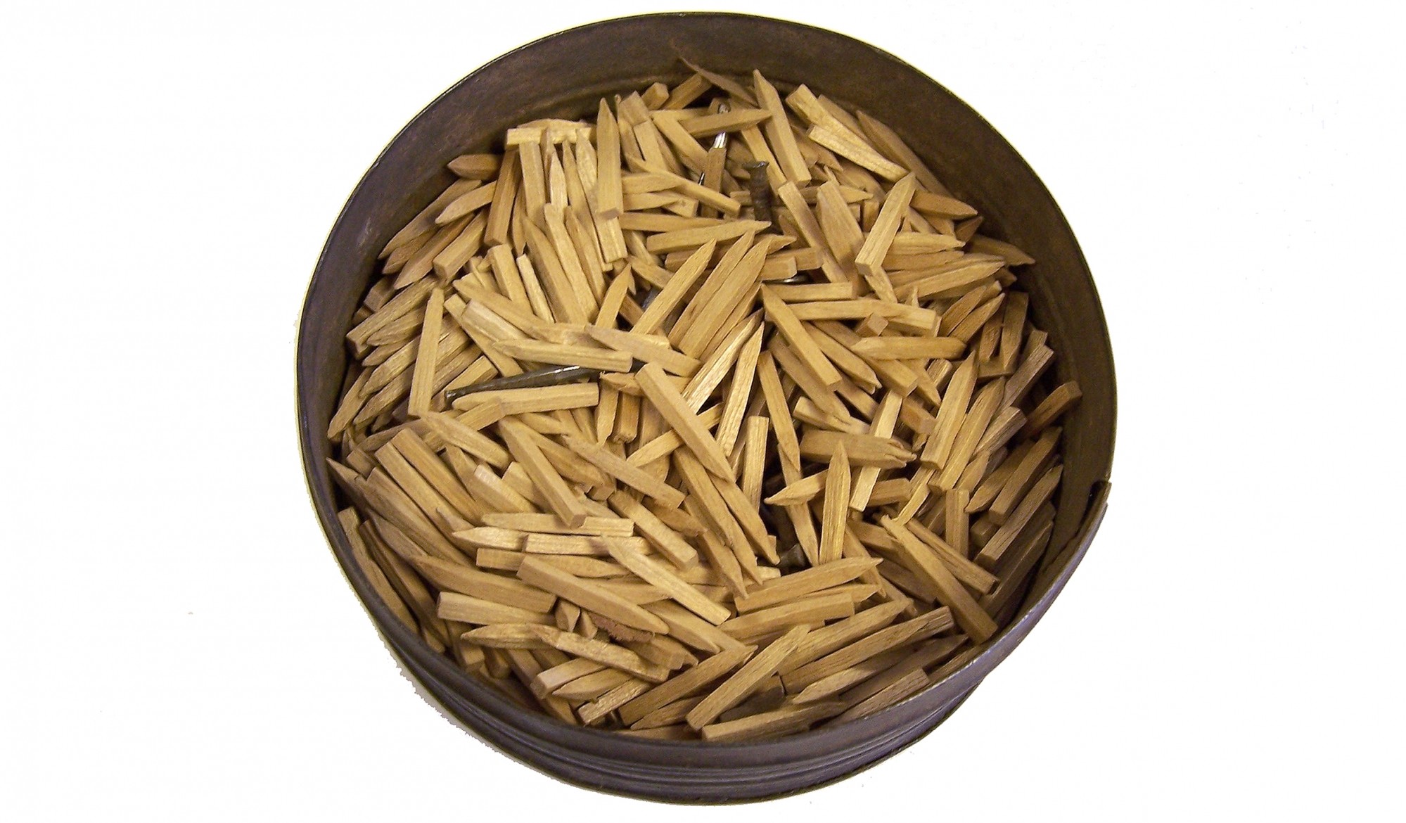 SHOE PEGS IN TIN CASE — Horse Soldier