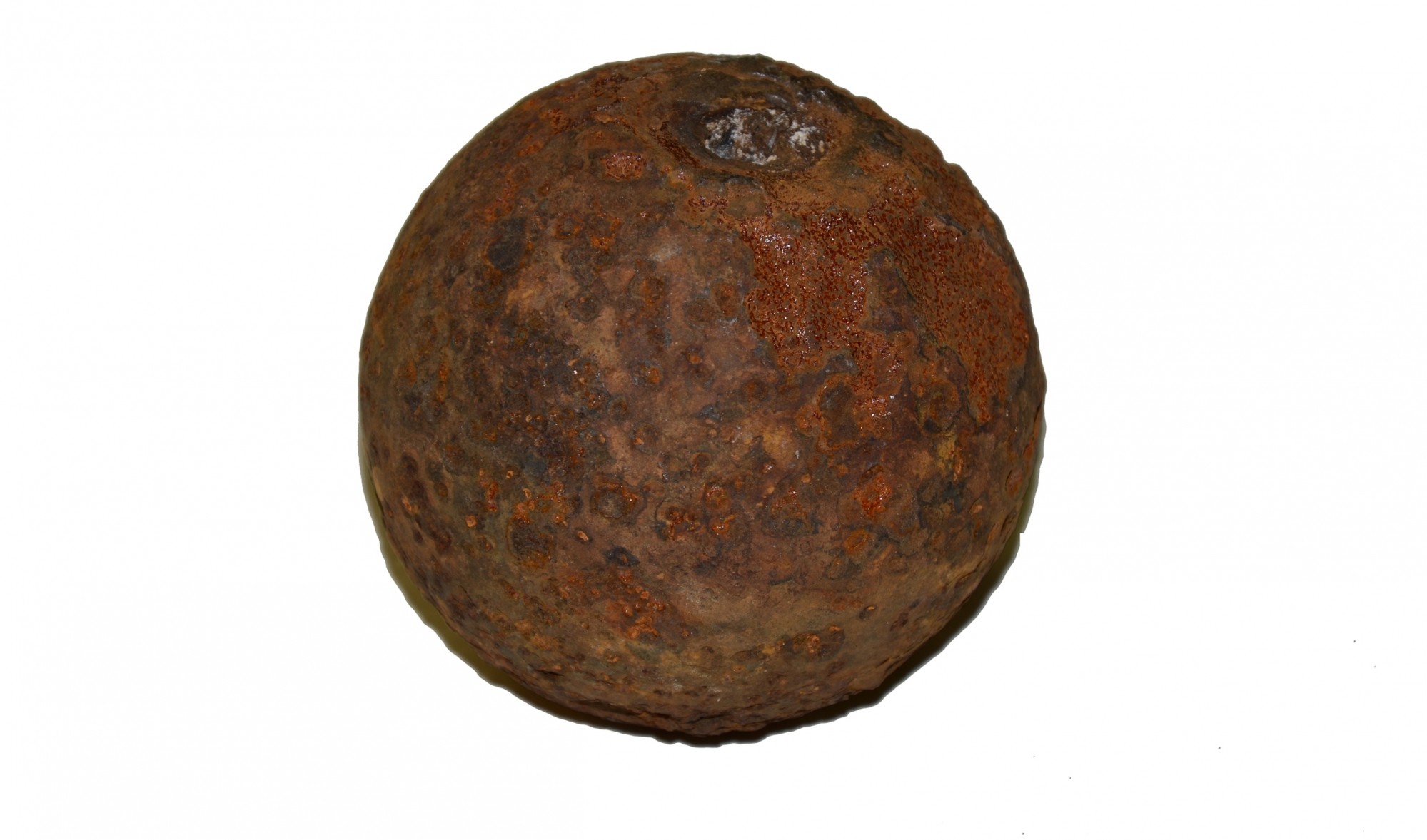 CONFEDERATE 4.52 INCH 12 PDR SPHERICAL SHELL WITH REMAINS OF WOODEN FUSE PLUG