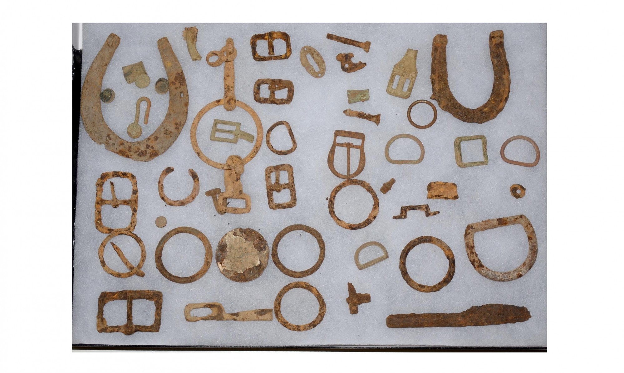 BOX OF RELICS FROM EAST CAVALRY FIELD GETTYSBURG-GEISELMAN COLLECTION