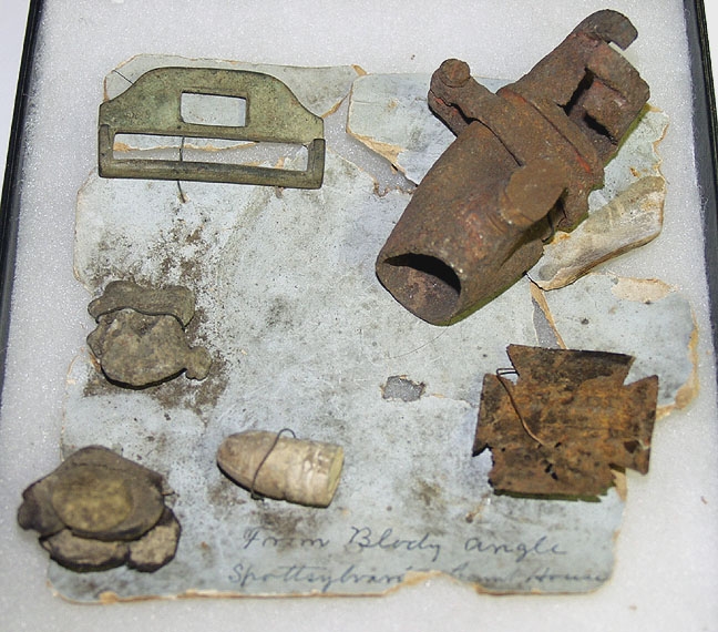 FIELD MADE 5TH CORPS BADGE & RELICS - BLOODY ANGLE, SPOTSYLVANIA