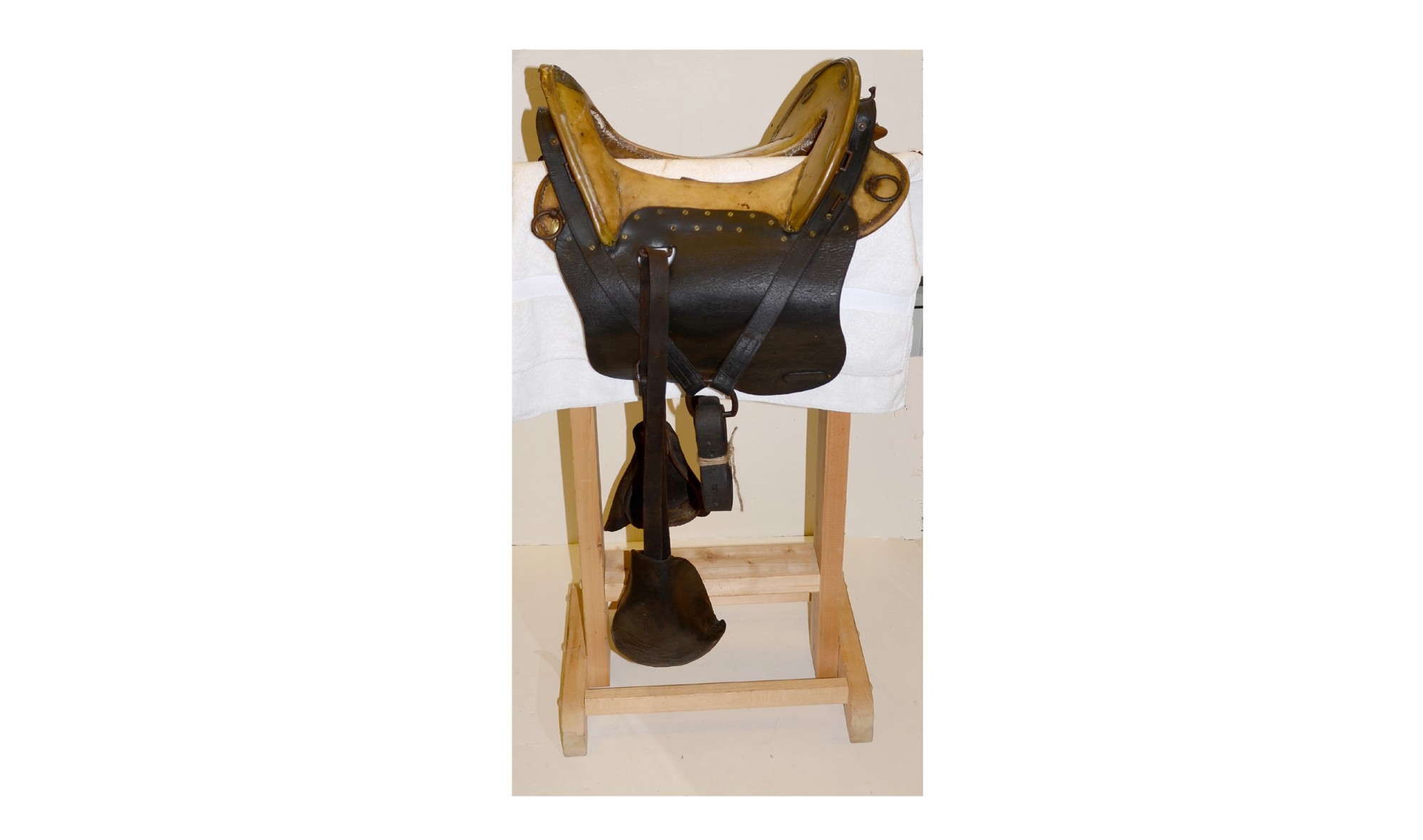 FINE PATTERN M1864 McCLELLAN SADDLE WITH 1868 BRASS MOULDING
