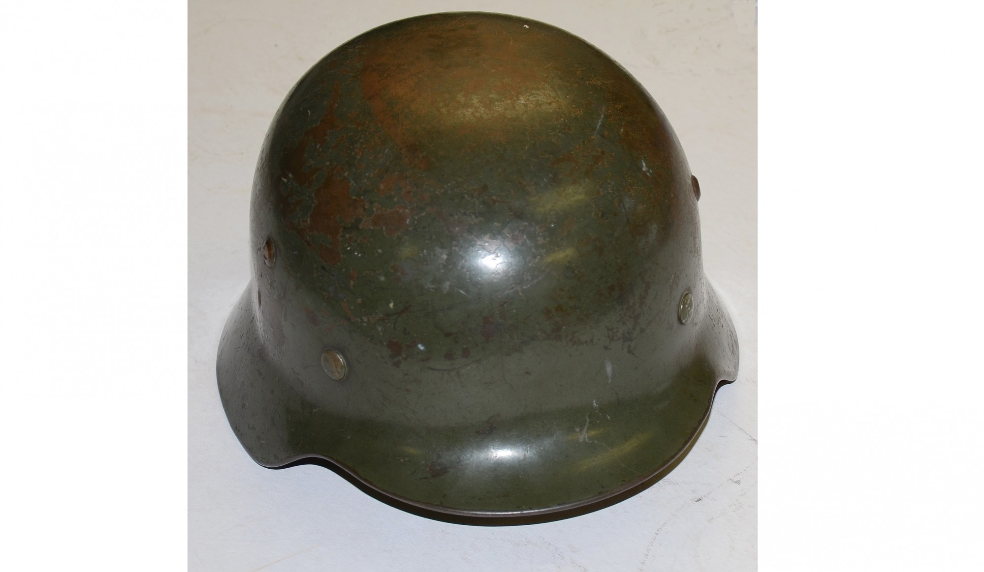 MODEL 1935 SINGLE DECAL GERMAN ARMY HELMET WITH ATTRIBUTION TO AMERICAN CAPTOR IN 6TH ARMORED DIVISION