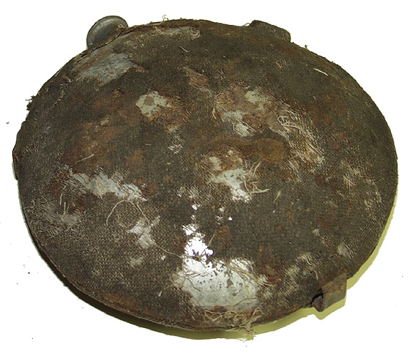 CIVIL WAR, FEDERAL MODEL 1858 SMOOTHSIDE CANTEEN WITH REMNANTS OF ITS ORIGINAL BROWN WOOL COVER
