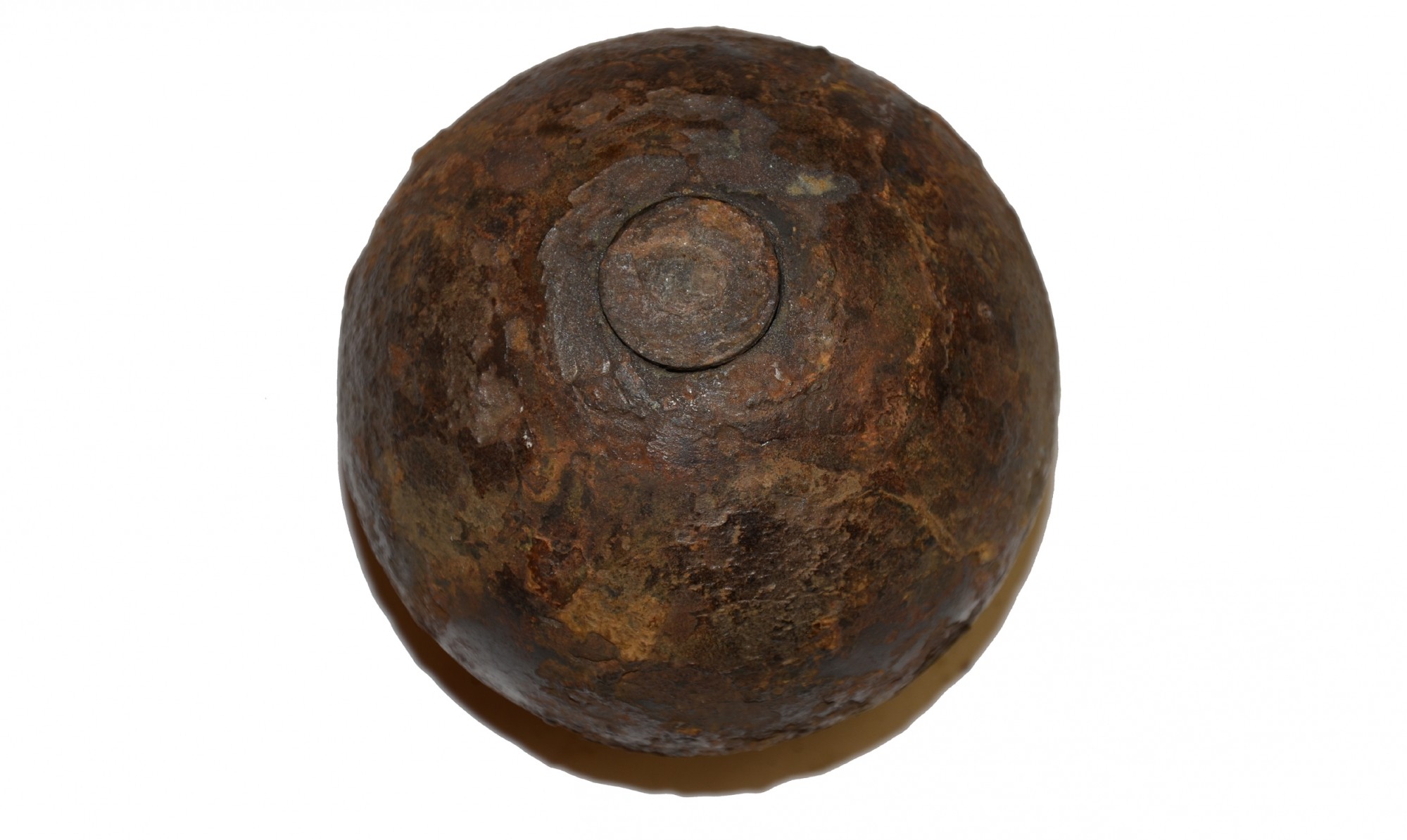 CS 4.52 INCH 12 POUND SPHERICAL SHELL WITH THE ORIGINAL WOOD FUSE PLUG