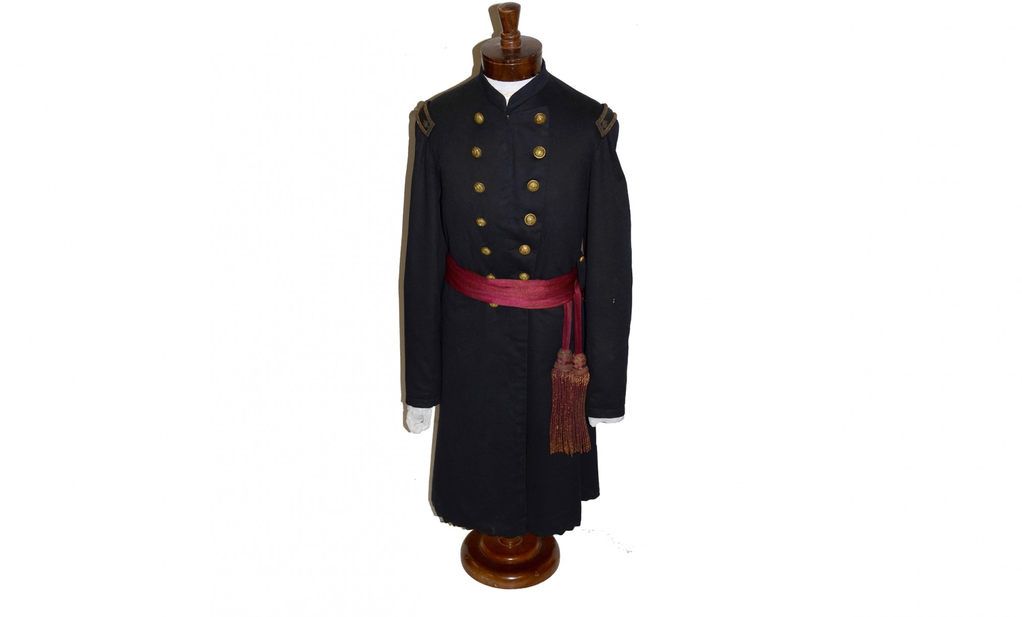 WARTIME UNIFORM AND SLOUCH HAT IDENTIFIED TO THE MAJOR OF THE 16TH NEW YORK HEAVY ARTILLERY