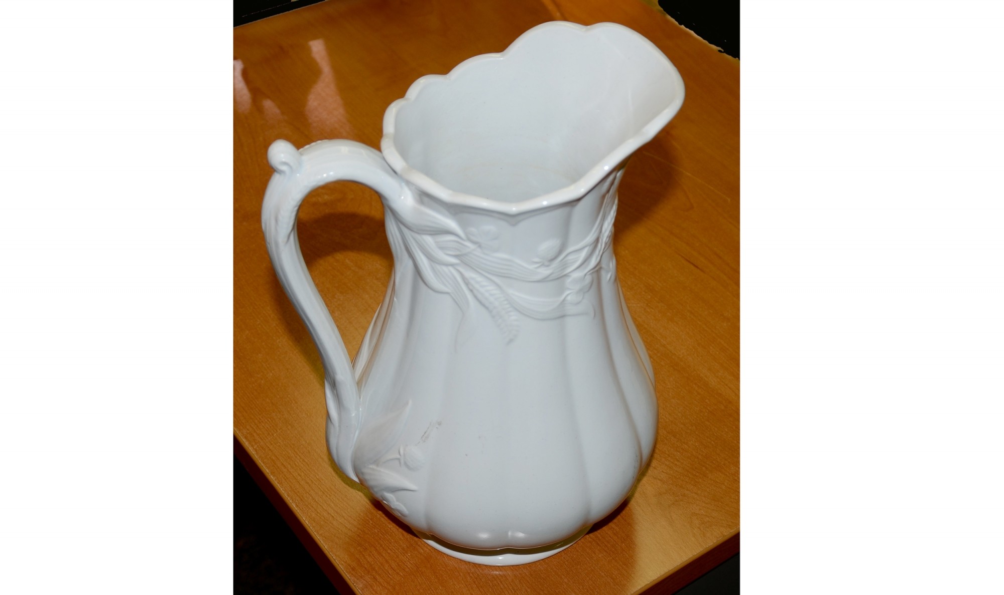 MID-19TH CENTURY IRONSTONE WATER PITCHER 