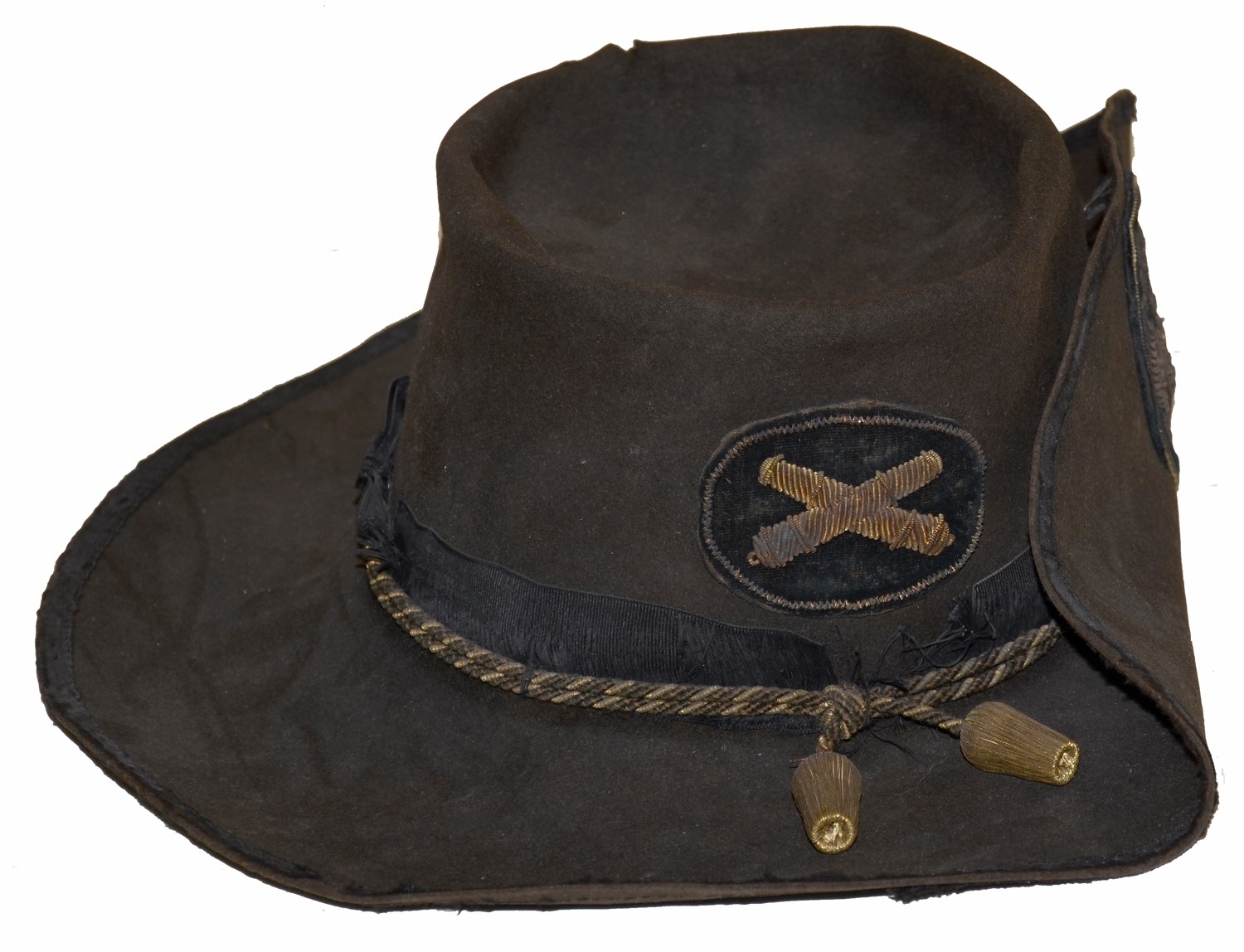 WONDERFUL FIELD-WORN IDENTIFIED ARTILLERY OFFICER’S SLOUCH HAT: RINGGOLD LIGHT ARTILLERY AND ERMANTROUT’S BATTERY OF PENNSYLVANIA INDEPENDENT LIGHT ARTILLERY