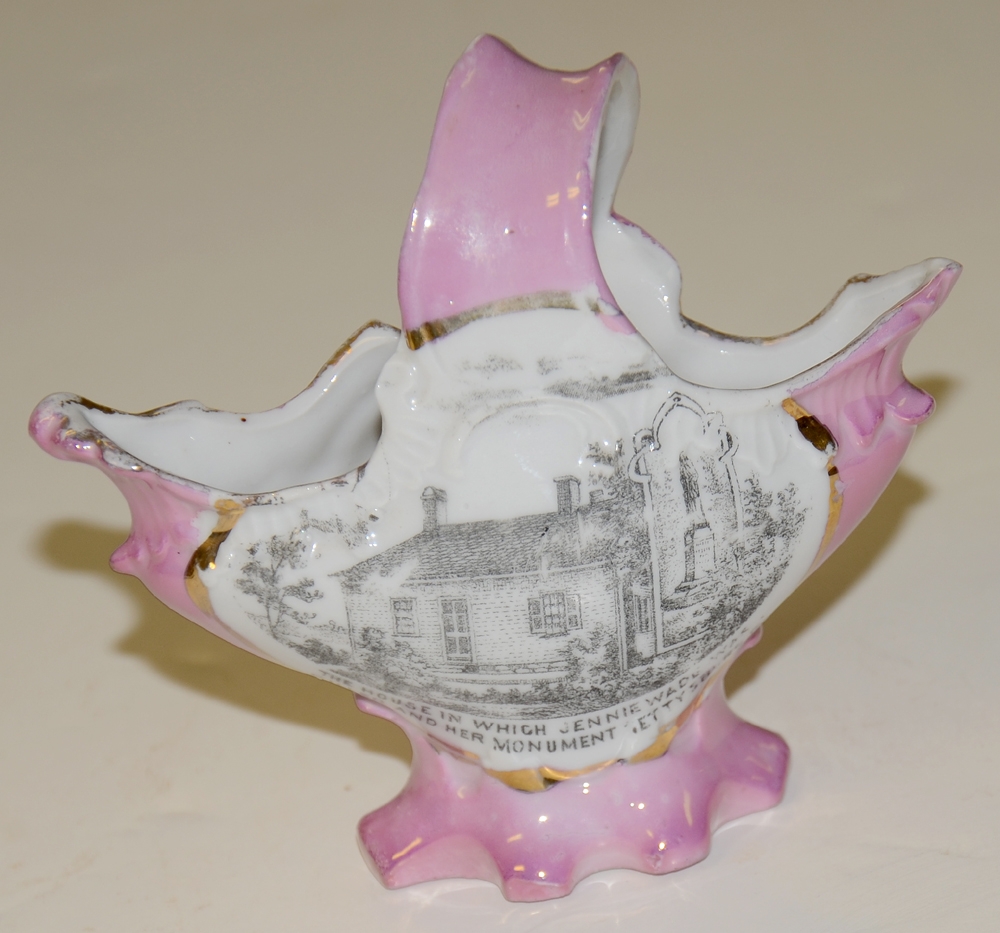 JENNIE WADE HOUSE SOUVENIR GLASS BASKET