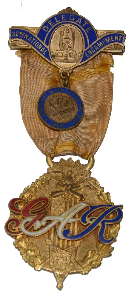 BADGE OF THE 32ND NATIONAL ENCAMPMENT OF THE GAR IN 1898
