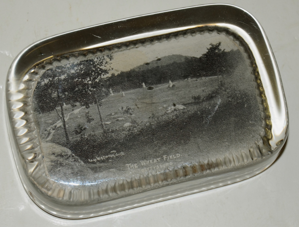 VINTAGE GETTYSBURG SOUVENIR GLASS PAPERWEIGHT WITH TIPTON PHOTO OF THE WHEAT FIELD