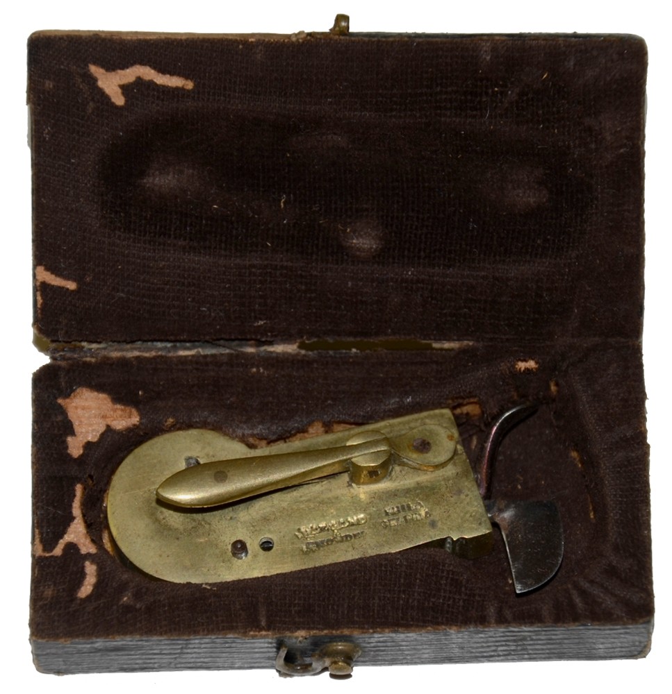 THREE BLADED FLEAM BLEEDER, CIRCA 1800