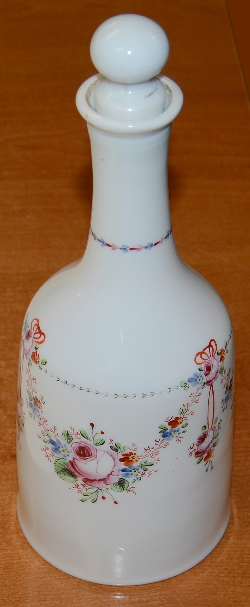 OPALESCENT BLOWN GLASS DECANTER, CIRCA 1800