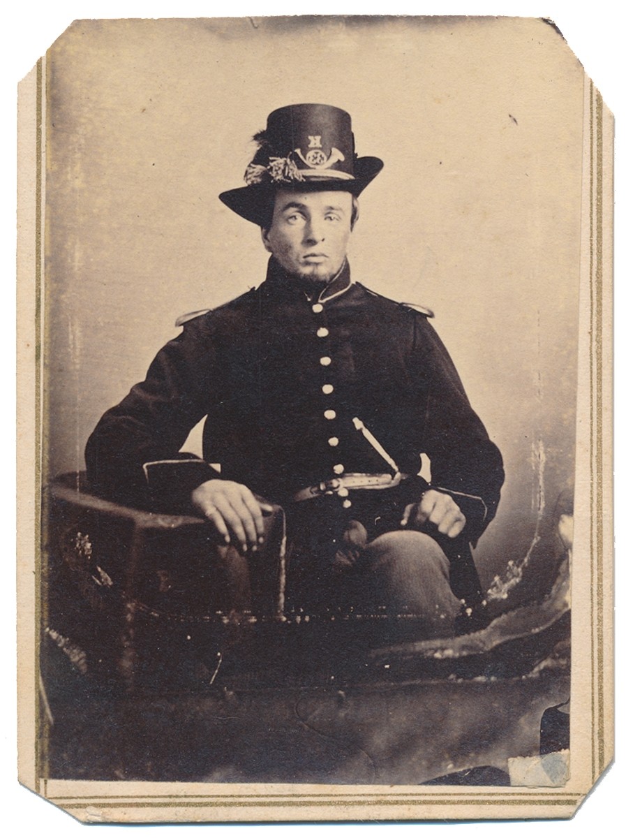 SEATED VIEW OF UNION SOLDIER ARMED WITH A KNIFE