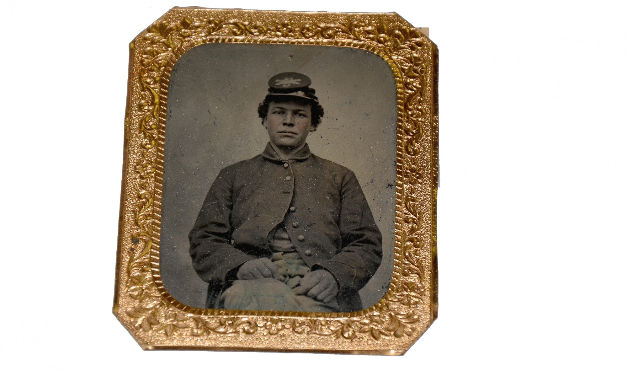 IDENTIFIED 1/6 PLATE TINTYPE OF UNION SOLDIER – ALBERT H. KENT, 1ST MASSACHUSETTS HEAVY ARTILERY