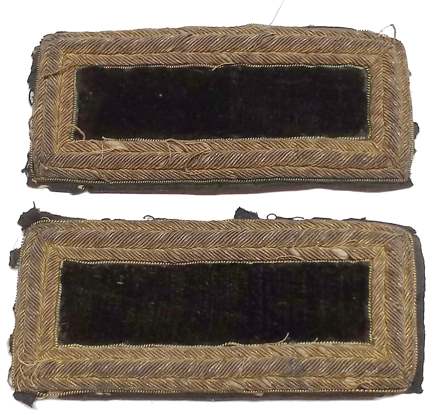 TRIPLE-BORDERED SECOND LIEUTENANT OF STAFF SHOULDER STRAPS 