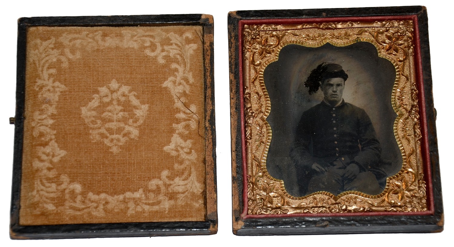 THREE-QUARTER SEATED VIEW OF ID’D 15TH PENNSYLVANIA CAVALRY & 32ND EMERGENCY REGIMENT SOLDIER