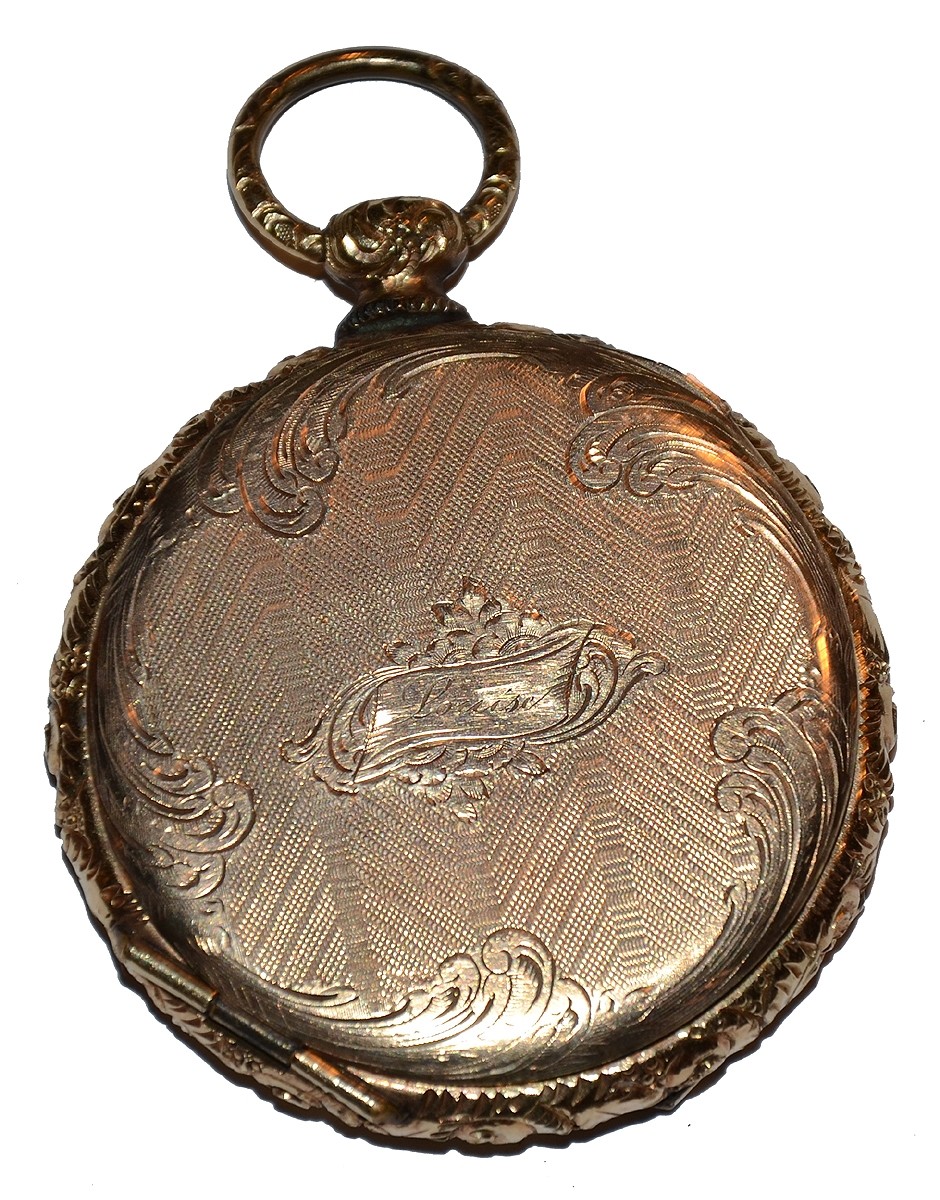 GOLD PLATED LOCKET WITH IMAGE OF SOLDIER AND WOMAN