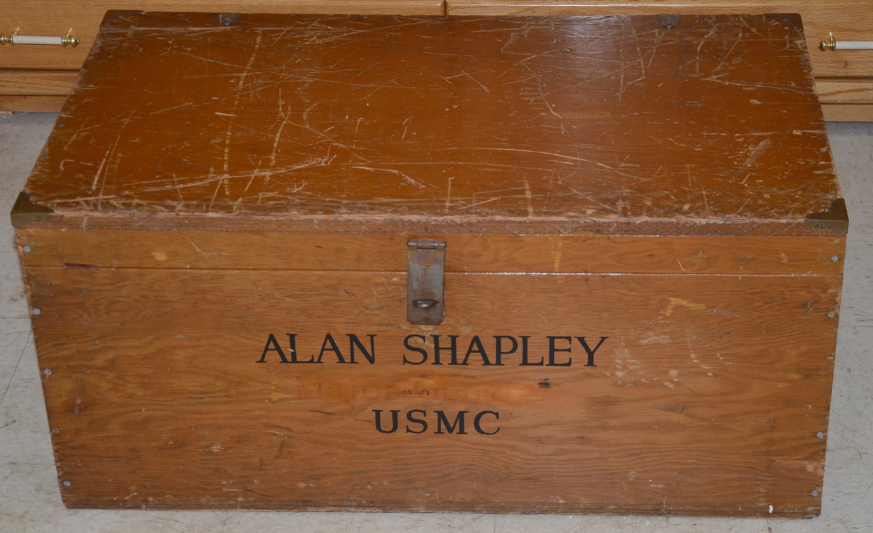 WOODEN TRUNK GROUP ID’D TO LT. GEN ALAN SHAPLEY USMC - COMMANDED MARINE DETACHMENT ON USS ARIZONA DURING PEARL HARBOR ATTACK - SILVER STAR WINNER AND RAIDER