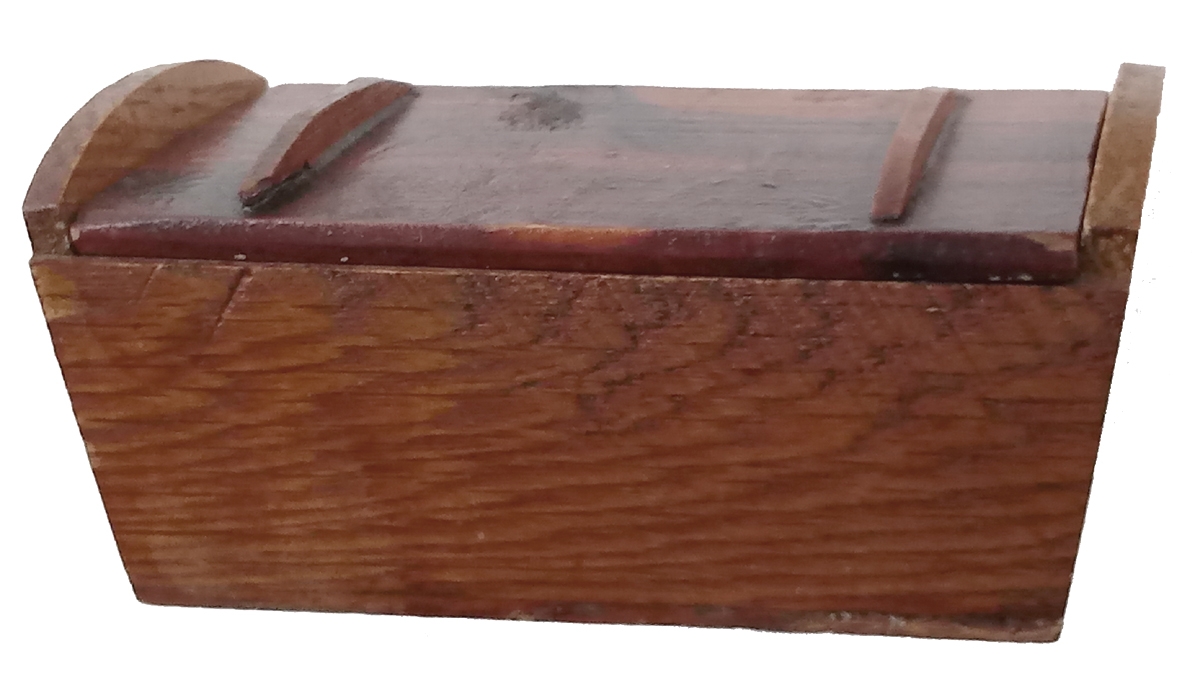EARLY JENNIE WADE SOUVENIR DOUGH TRAY WITH ORIGINAL PAPER LABEL – MADE FROM BATTLEFIELD WOOD