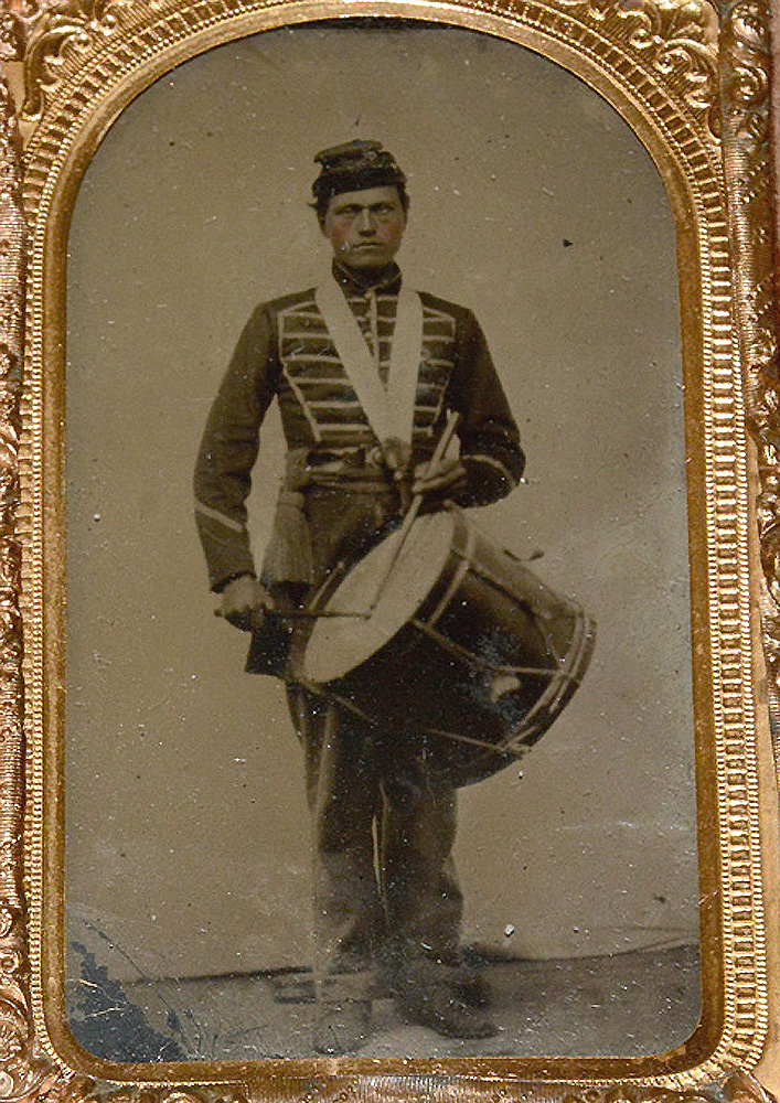 EIGHTH-PLATE TINTYPE OF VETERAN FEDERAL DRUMMER