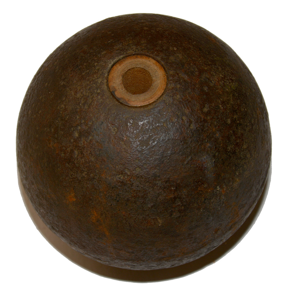 US/CS 4.52-INCH 12-PDR. SPHERICAL SHELL WITH WOOD FUSE PLUG