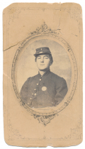 CDV OF UNIDENTIFIED FEDERAL SOLDIER WITH INSIGNIA