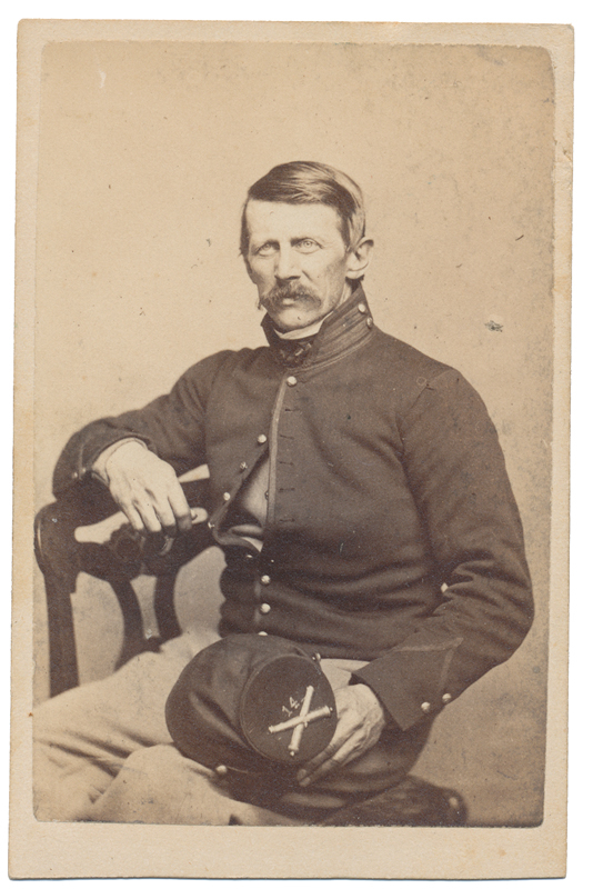 CDV OF UNIDENTIFIED FEDERAL ARTILLERYMAN