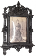 RECTANGULAR THERMOPLASTIC FRAME WITH PHOTO OF LATE 19TH CENTURY WOMAN