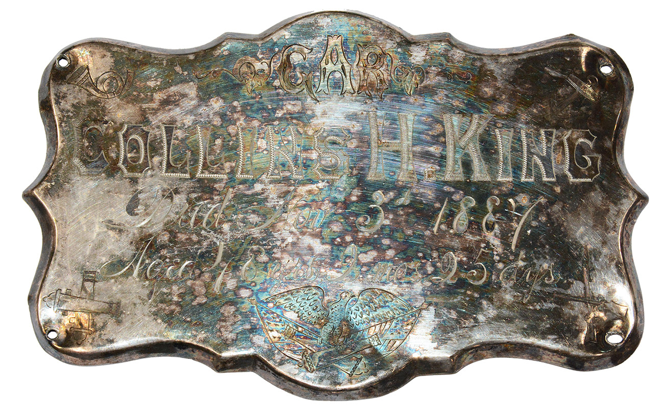 G.A.R. GRAVE MARKER / COFFIN PLATE ID'D TO TO PRIVATE COLLINS H. KING, 52ND MASSACHUSETTS MILITIA INFANTRY