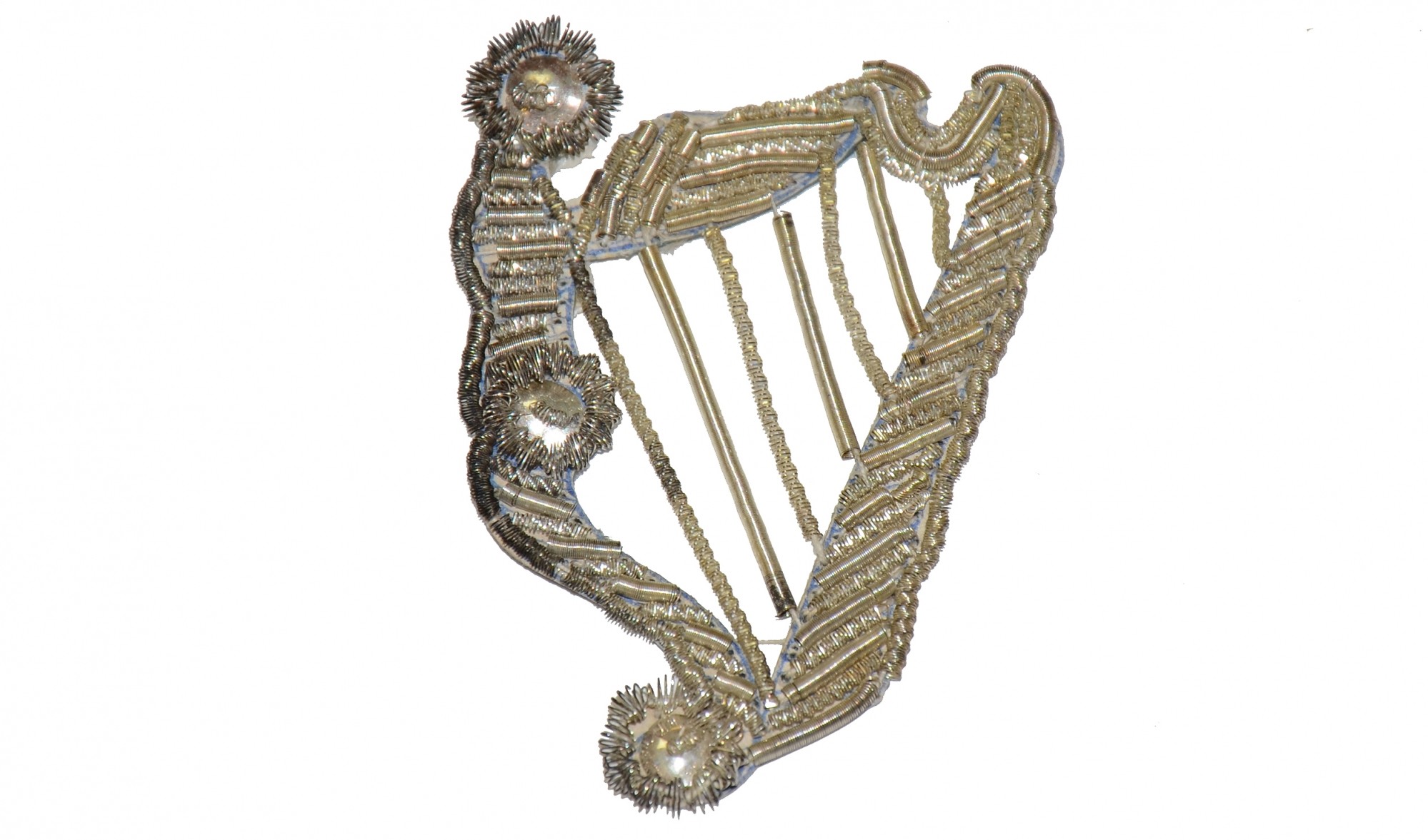 EXCELLENT, ORIGINAL ‘IRISH HARP’ INSIGNIA MADE OF SILVER BULLION
