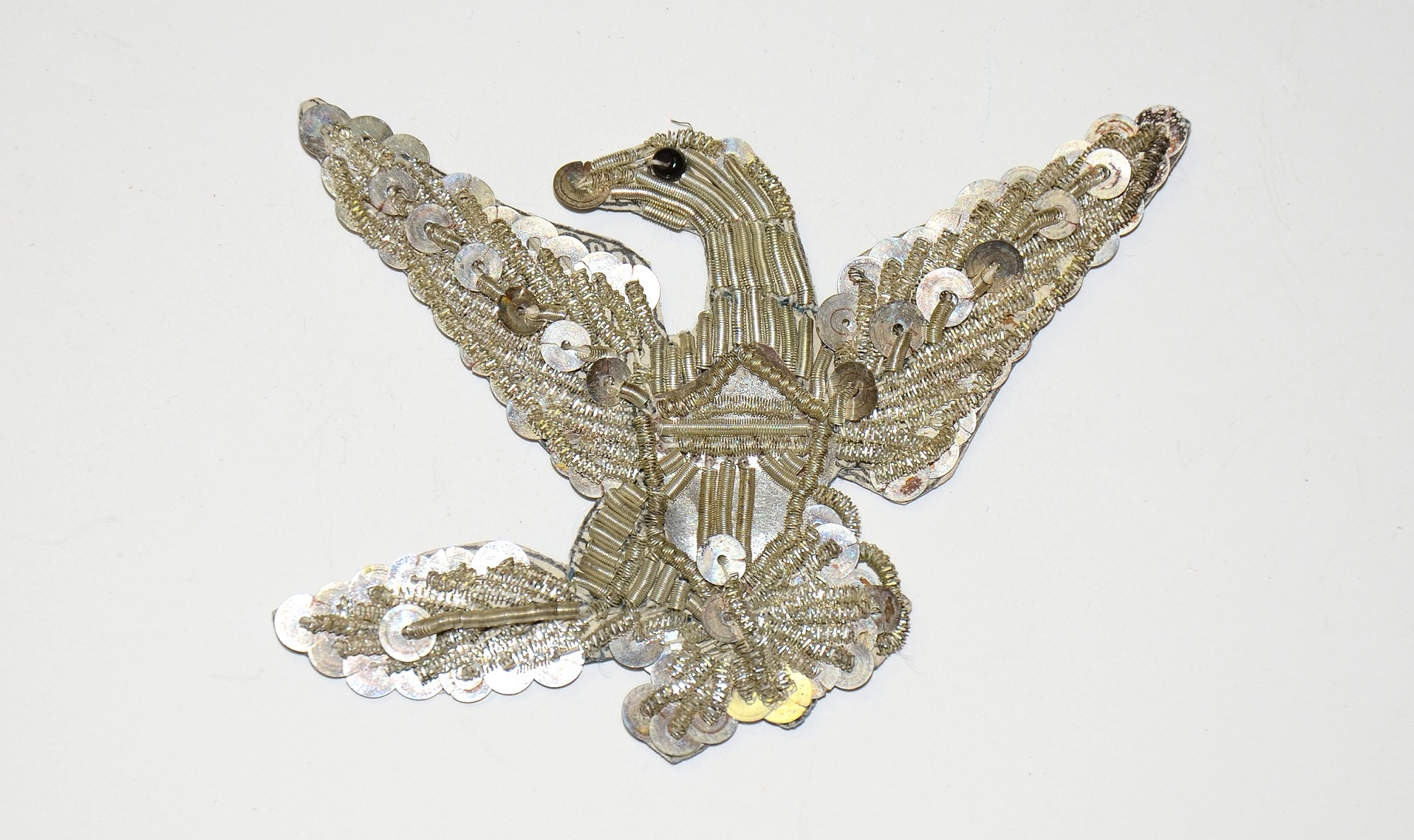 SILVER BULLION AND SEQUIN HAT / CHAPEAU EAGLE INSIGNIA