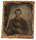 NINTH PLATE TINTYPE OF CONFEDERATE SOLDIER WEARING A “FORKED TONGUE” FRAME BUCKLE