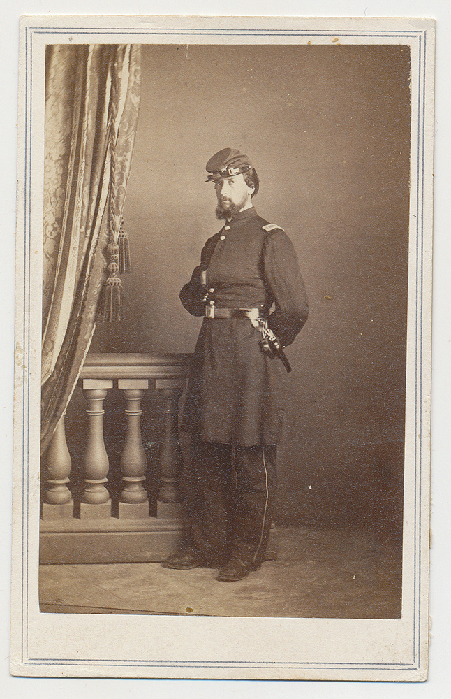 FULL STANDING VIEW OF FEDERAL 1ST LIEUTENANT BY A TENNESSEE PHOTOGRAPHER