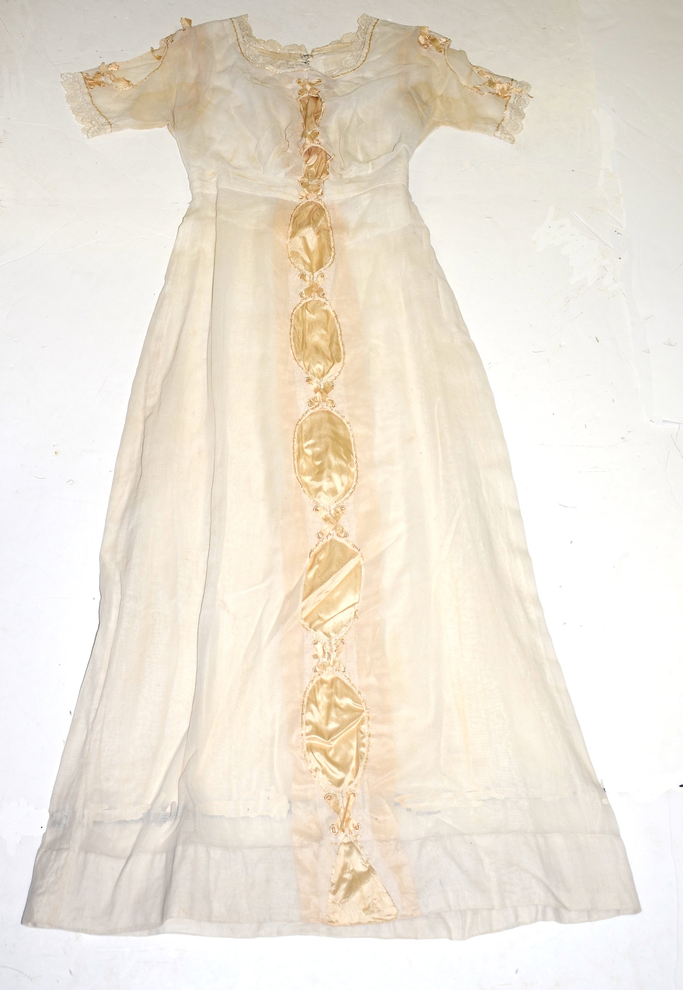 SHEER WHITE VOILE DRESS C.1900-1910