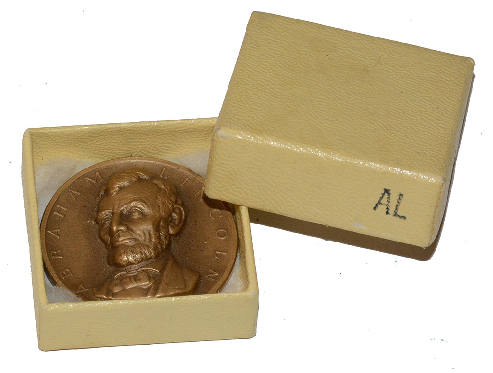 ABRAHAM LINCOLN HIGH RELIEF MEDALLIC ART CO. BRONZE MEDAL