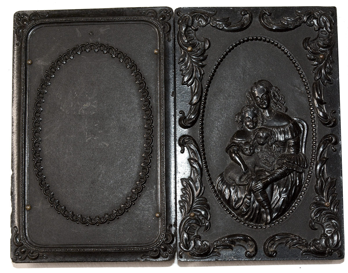 EMPTY DOUBLE NINTH-PLATE “UNION” PHOTOGRAPH CASE