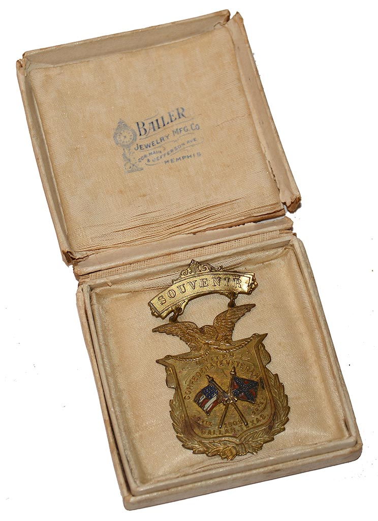 UCV BADGE FOR 1902 DALLAS REUNION WITH BOX