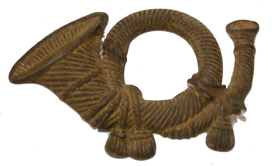 DUG STAMPED BRASS FALSE EMBROIDERED INFANTRY HUNTING HORN INSIGNIA