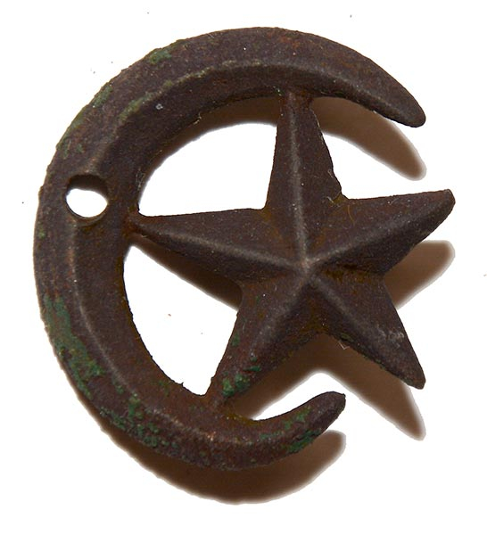 RELIC BRASS STAR & CRESCENT CAPE PIN EXCAVATED AT ROULETTE FARM, ANTIETAM