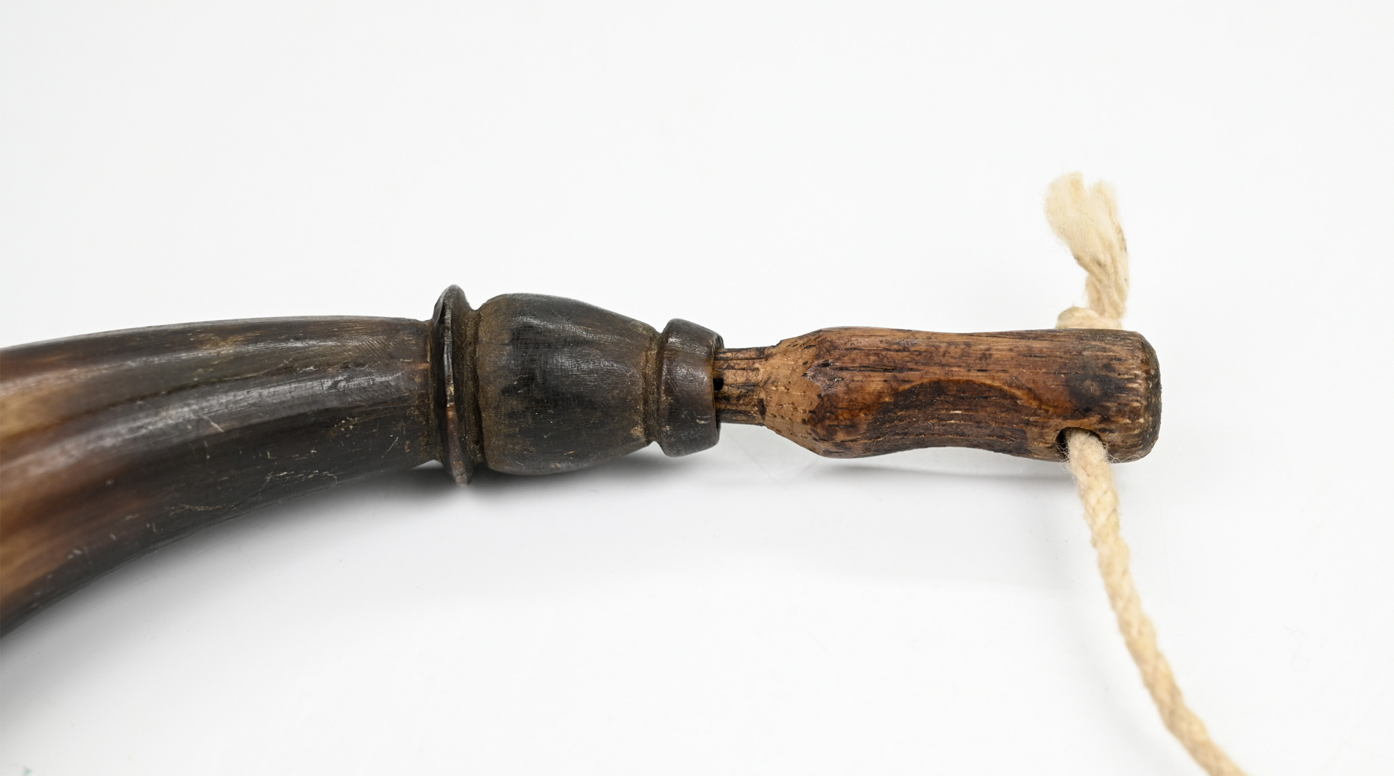CENTRAL VIRGINIA POWDER HORN WITH NICELY TURNED SPOUT — Horse Soldier