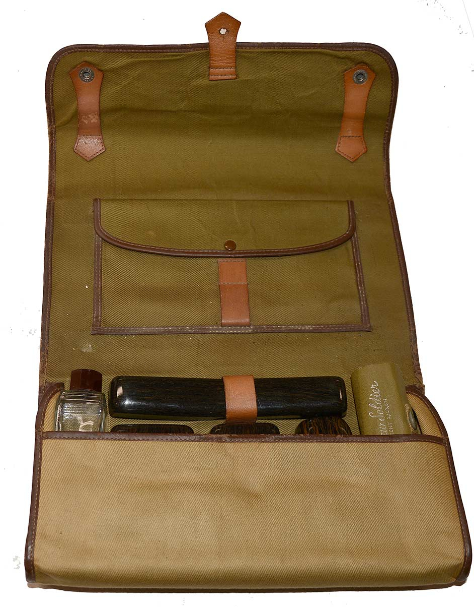 US WORLD WAR ONE / TWO GROOMING KIT WITH ACCESSORIES