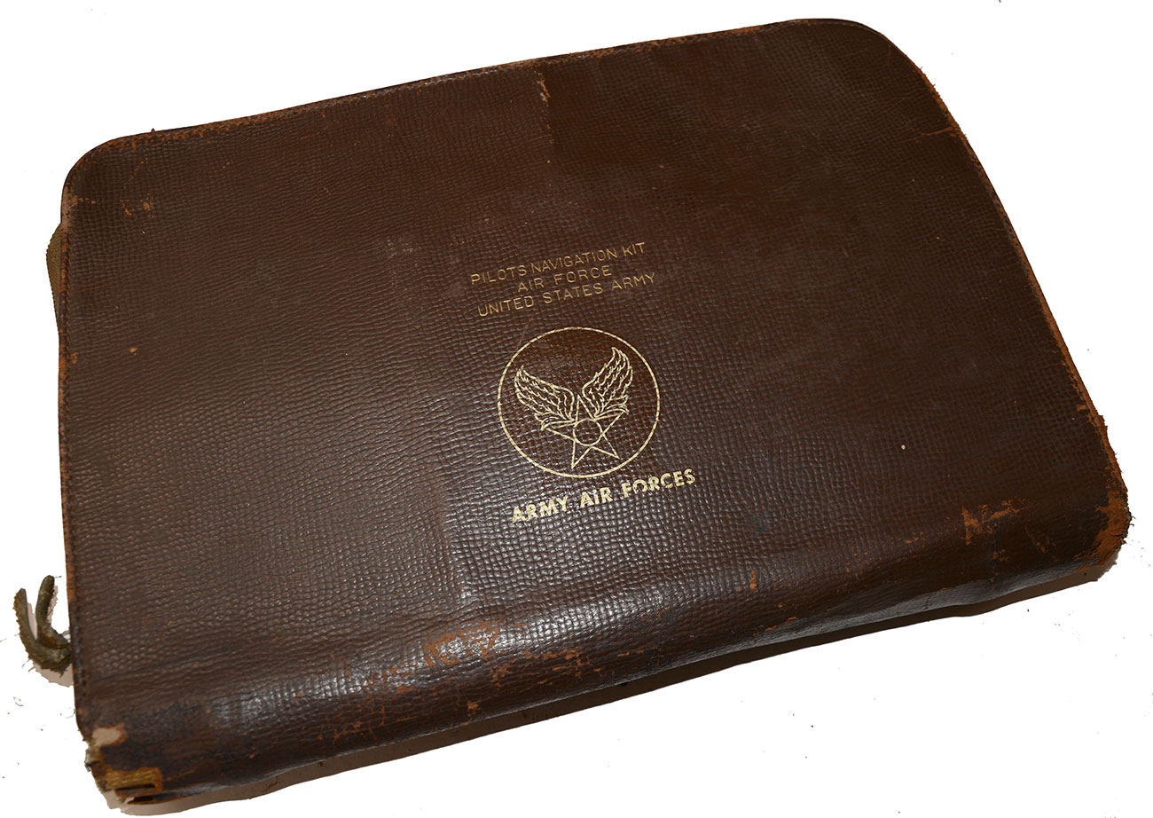 US WORLD WAR TWO PILOT’S NAVIGATION LEATHER CASE WITH B-17G MANUAL & OTHER ACCESSORIES