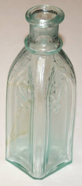 NICE CONDITION 19TH CENTURY CATHEDRAL TYPE PICKLE BOTTLE