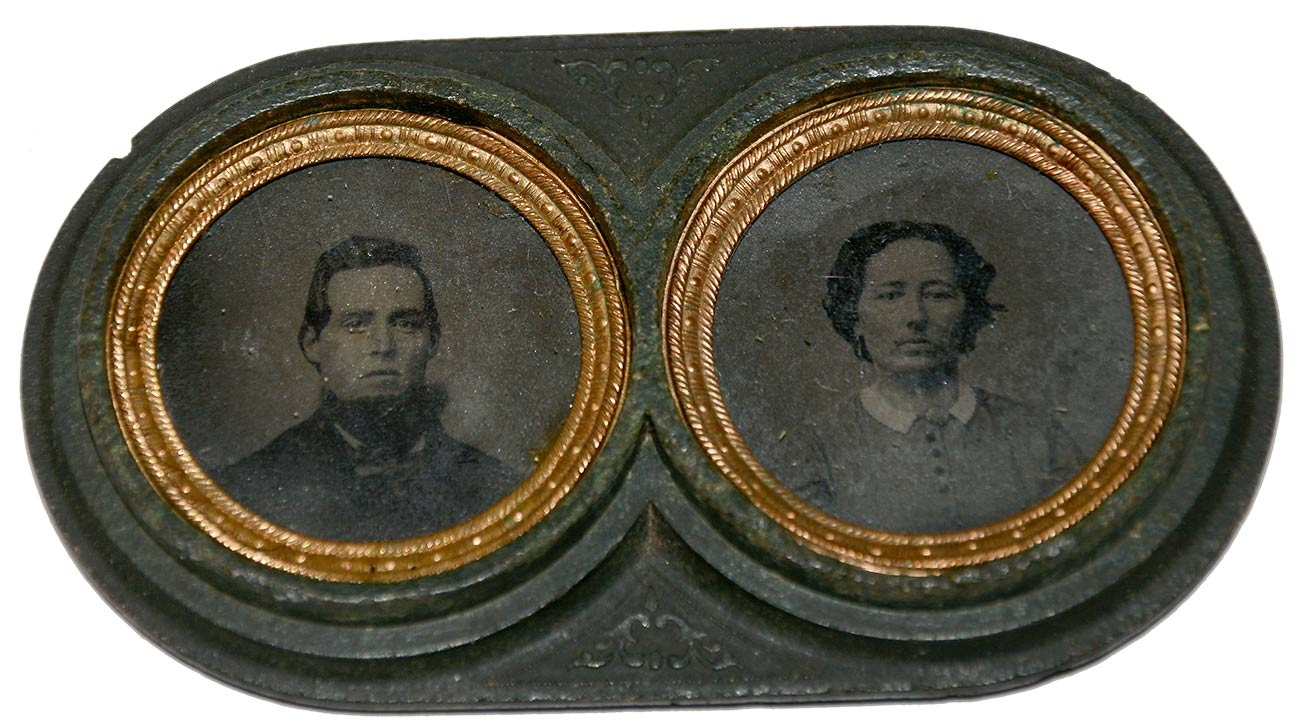 GUTTA PERCHA DOUBLE “OREO” CASE HOLDING TWO IMAGES – FROM THE BELONGINGS OF A  123RD OHIO SOLDIER