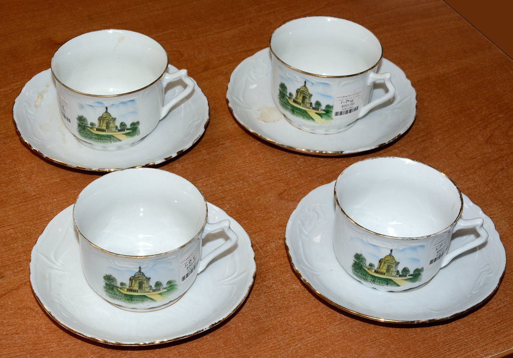 GETTYSBURG SOUVENIR SET OF 4 CUPS AND SAUCERS FEATURING THE PENNSYLVANIA MONUMENT