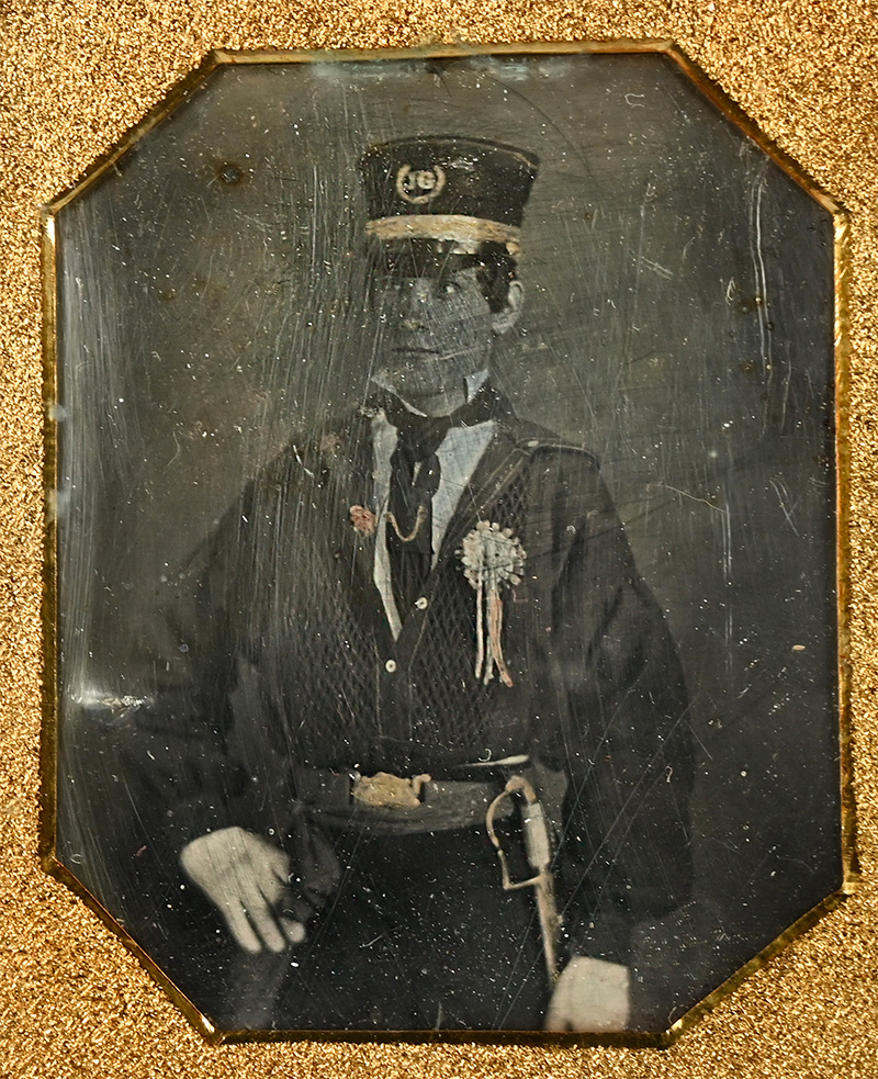 1840s ARMED MILITIA MAN WITH COCKADE AND “JG” HAT INSIGNIA