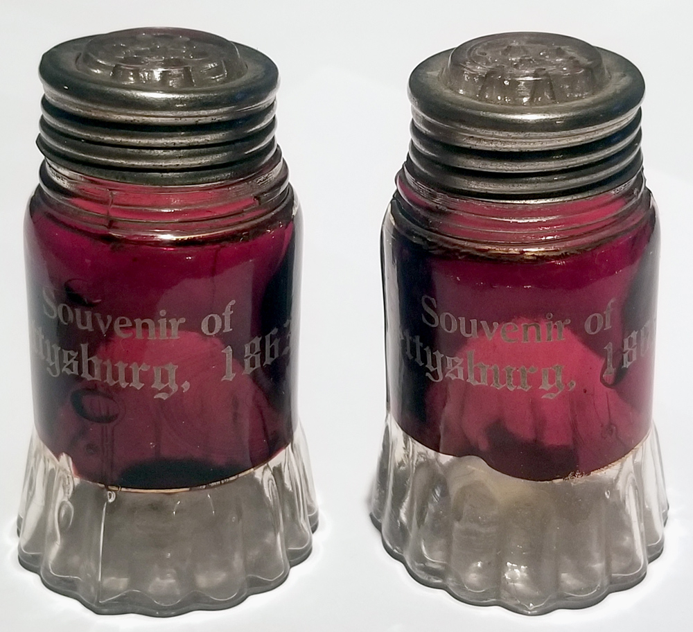 GETTYSBURG SOUVENIR RUBY GLASS SALT & PEPPER SHAKERS — Horse Soldier