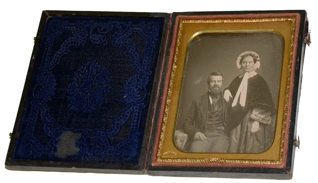 QUARTER PLATE DAGUERREOTYPE OF MAN & WIFE