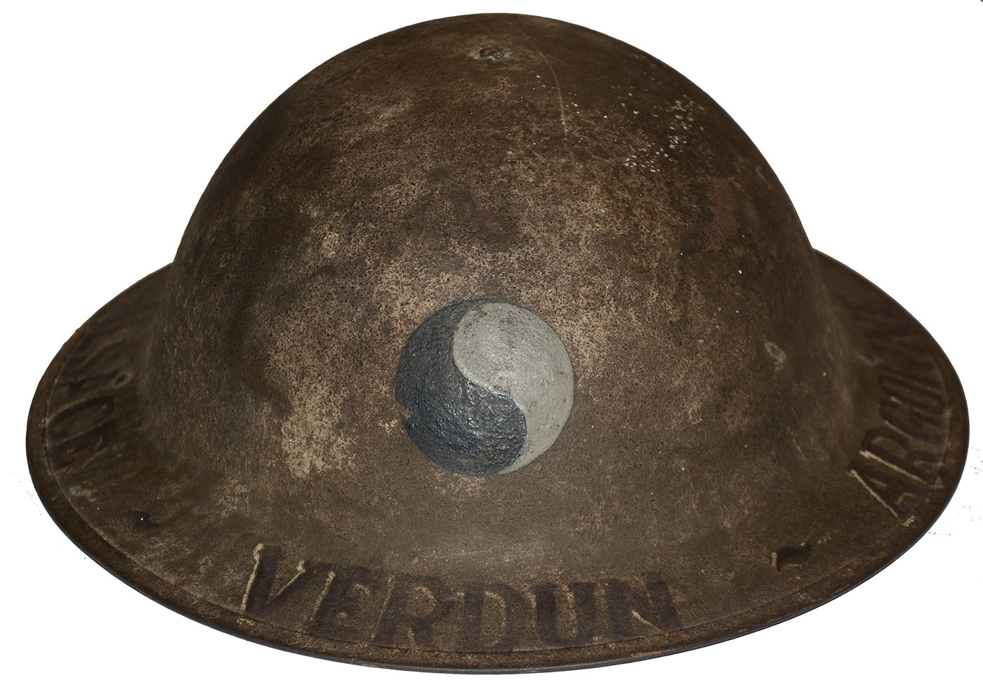 BEAUTIFULLY PAINTED & IDENTIFIED US WORLD WAR ONE MODEL 1917 HELMET WITH 29th DIVISION INSIGNIA AND BATTLE HONORS